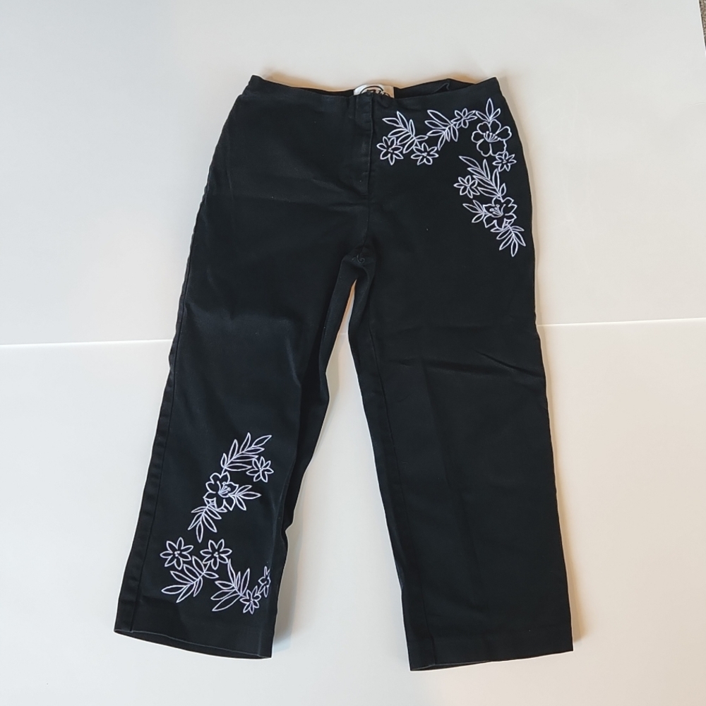 Black & white Capris size 8